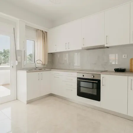 فيلة Areti White - 2 *