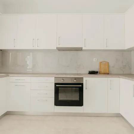 Areti White - 2 Лоутраки