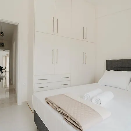 فيلة Areti White - 2