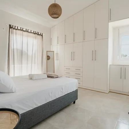 فيلة Areti White - 2 *