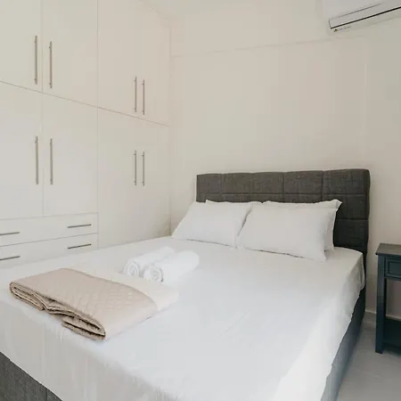 Areti White - 2 * Λουτράκι